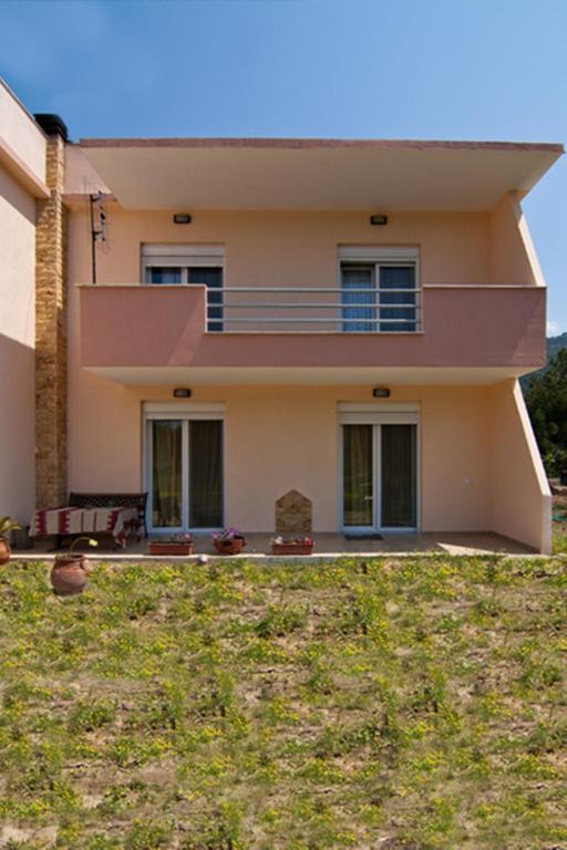 Studios Dimitraki Skala Rachoni  Bilik gambar
